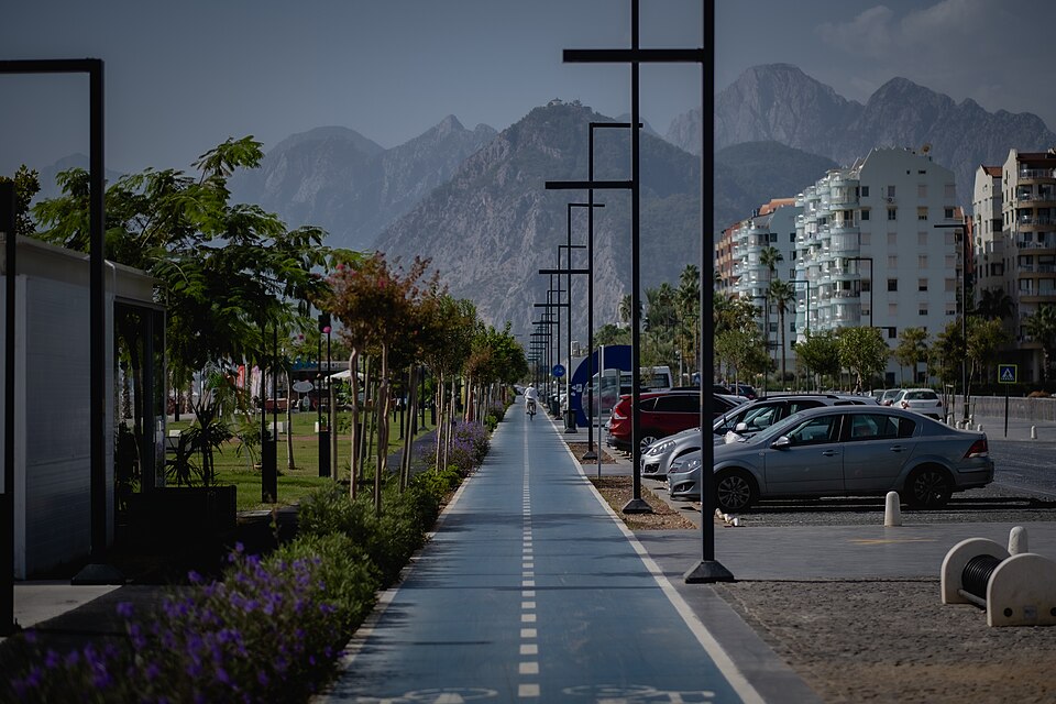 The bicycle path along the coast in Antalya, Turkey DSF8523.jpg