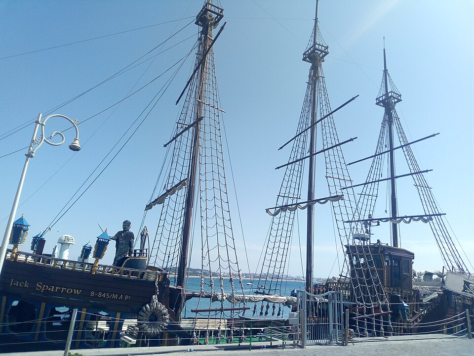 Sailing ship for tourism in Marina By AmlouMed.jpg