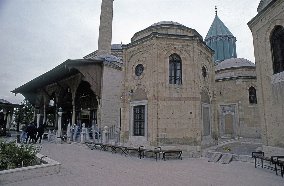 Konya Mevlana Museum Courtyard 095.jpg
